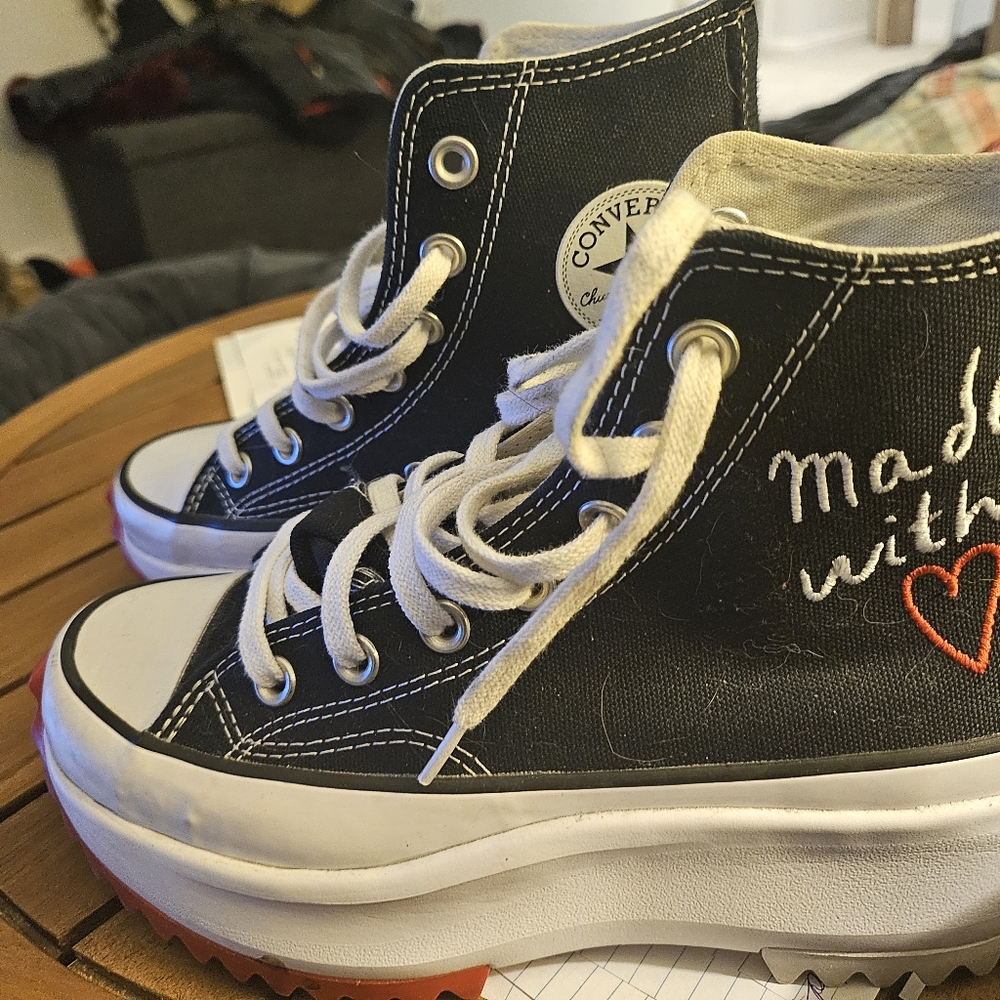 Converse all star platform sneakers wonen/ girls black/ red converse size 6